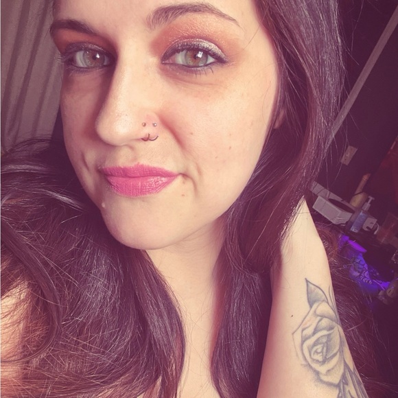 Meet your Posher, Casie - Picture 1 of 5